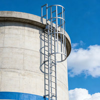 Échelle d'urgence en acier, escalier métallique, plateforme, cage en acier, échelle à marches