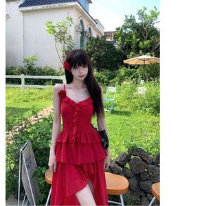 Vestido playero corto de poliéster de color liso con cuello en V y tirantes irregulares rojos de secado rápido para mujer - Product Image 1