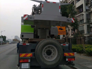 Grue à flèche sur camion ZTC1300A863 à cinq essieux et 8 sections, flèche principale de 85 mètres, neuve de la marque Zoomlion - Product Image 6