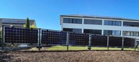 Clôture solaire bifaciale multifonctionnelle, module photovoltaïque vertical pour clôture de propriétés résidentielles, système de montage solaire