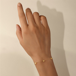 AB026 <span class=keywords><strong>Bracciale</strong></span> con Charm a Fiore in Argento Sterling 925 Placcato <span class=keywords><strong>Oro</strong></span> Lucido, Accessorio per Uso Quotidiano per Donne e Ragazze - Product Image 2