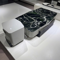 Ensemble de tables basses gigognes surdimensionnées et miniatures, rectangulaires longues avec cube compact gris, décoration moderne pour salon
