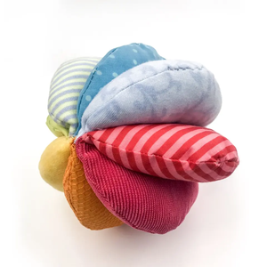 Sfera in tessuto arcobaleno per bambini lavabile in lavatrice personalizzata - Product Image 3