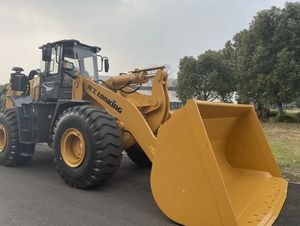 Cargadora de Ruedas Delanteras de 6.5t en Oferta, CDM863N, Capacidad de Cucharón Grande de 5.6cbm - Product Image 2