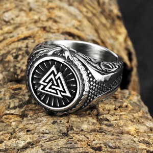 Anillo Triangular Vikingo de Acero de Titanio para Hombre, Estilo Hip Hop Geométrico, Resistente al Óxido, Joyería de Regalo - Product Image 2