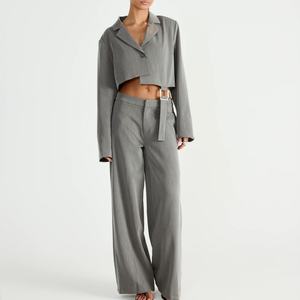 Conjunto de Dos Piezas a la Moda para Mujer, Traje a Medida de Alta Calidad 2025, Top a Rayas con Cuello en V y Manga Larga, Pantalones a Juego, Corte Entallado - Product Image 1