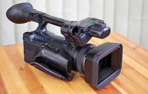 HDR-AX2000E 1x Optical Zoom <b>4K</b>/Full HD Video Conference System 2nd Hand - Product Image 2