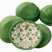 Groene fluwelen kippah op maat met bloemenbinnenvoering, gepersonaliseerde naam en datumprint, kippot, judaïsche geschenken voor een Joodse Bat Mitzvah