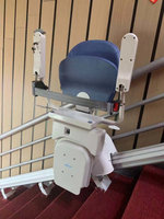 Monte-escalier ou fauteuil monte-escalier avec un design compact et pliable pour les bâtiments résidentiels