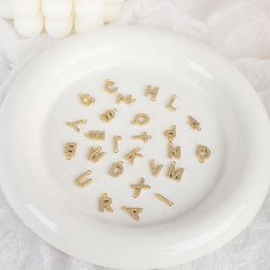Dijes Colgantes de Acero Inoxidable Bañado en Oro de 18K con Diamante CZ de 26 Letras Iniciales del Alfabeto para Fabricación de Pulseras y Collares al por Mayor - Product Image 5