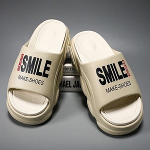 Futuro scivoli in schiuma con audaci Sole sportivi - Product Image 2