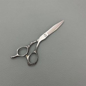 Ciseaux de coiffure professionnels 5,5 pouces, lame standard, pour droitiers, usage beauté, support de marque personnalisée - Product Image 3