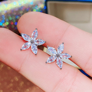 Orecchini a Forma di Stella Colorata per Donne, Accessori per Orecchie Dolci e Adatti all'Uso Quotidiano - Product Image 6
