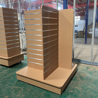Présentoir de sol à 3 faces en bois grainé pour produits de vente au détail