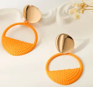 DAIHE Hot Selling Hoop Earrings Minimalist Personalized Colorful Spray Painted Geometric Circular Hollow Earring