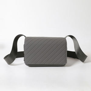 高品质新款男士斜挎包复古风格翻盖邮差信使复古日本小肩包 - Product Image 1