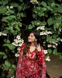 Nouveau costume en pur coton de créateur avec pantalon assorti et dentelle Dupatta parfait pour les occasions spéciales disponibles au prix de gros - Product Image 5