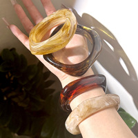 Nouveau Coloris Bracelet Jonc en Résine Carré à Effet Halo, Bijou de Main Irrégulier Épais pour Femme en Acrylique, Idéal Cadeau