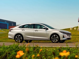 Changan Ruicheng PLUS 2022 Sedán Familiar con Pantallas Táctiles Dobles de <span class=keywords><strong>12</strong></span>.3 Pulgadas, Sedán Espacioso A+ de 4800 mm de Longitud y 2770 mm de Distancia entre Ejes, Automático R17 Nuevo - Product Image 3