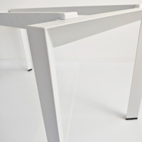 Pied de table en métal simple et élégant pour bureau d'ordinateur, avec design modulaire et cadre en fer durable, idéal pour les bureaux et les immeubles de bureaux.