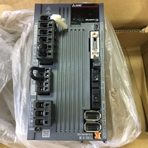 Servoaccionamiento Mitsubishi Melservo J4 Mr-J4-200B-Rj 200w para servomotores Ip20 Origen Japón - Product Image 1