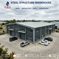 Bâtiments Industriels Préfabriqués Modernes à Structure Métallique Multi-locataires avec Portes à Rouleaux à Deux Niveaux et Fenêtres – Location d'Entrepôts