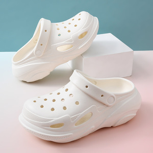Crocs pour femmes, pantoufles respirantes à semelles épaisses en EVA, à bout fermé, pour l'été, pour l'extérieur, blanc, noir, kaki, 35-40 - Product Image 1