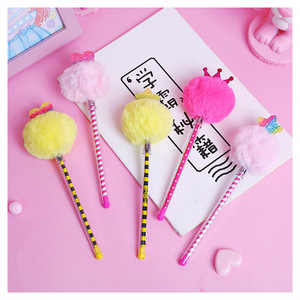 Nouveau cadeau de conception spéciale mignon couronne pompon stylo à bille en peluche - Product Image 5
