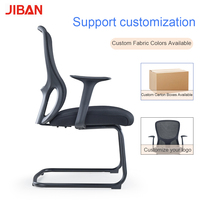 Chaise de réunion professionnelle en maille avec cadre en fer à pieds courbés, accoudoirs fixes, siège large inclinable, couleurs personnalisables, pour bureau à domicile, atelier, vente en gros
