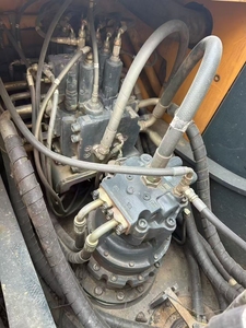 Excavadora de cadenas Hyundai 225LVS usada de 22 toneladas, 95% NUEVA, pocas horas de uso, con motor y componentes principales de la caja de engranajes, modelo hidráulico 2024 - Product Image 5