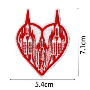 Patch brodé thermocollant pour chapeau de clown rouge, motif lèvres rouges - Product Image 4