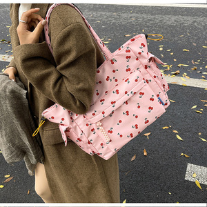 批发新款樱桃印花女式手提包尼龙拉链闭合时尚手提单肩包大容量购物连衣裙风格 - Product Image 3