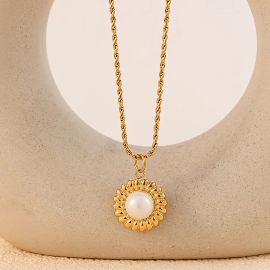 Gioielli da donna alla moda PVD oro placcato 18K in acciaio inossidabile rotondo con motivo a torsione collana pendente di perle