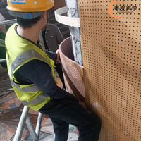 Panneaux muraux acoustiques en bois modernes ignifuges, fabricant de panneaux de plafond perforés à micro-pores pour hôtels, studios, salles de conférence