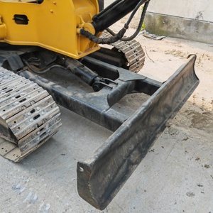 Excavatrice d'occasion 305.5E modèle 2022 de 6 tonnes à vendre, en stock, expédition mondiale, bon état de fonctionnement, godet de 0,3 m, moteur et engrenages en excellent état. - Product Image 5