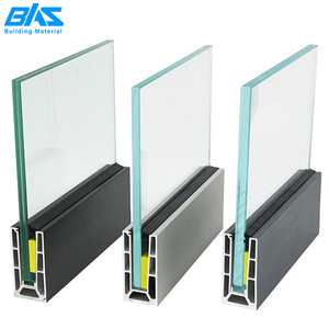 Ringhiera <span class=keywords><strong>in</strong></span> Vetro Temperato Senza Telaio con Profilo a U <span class=keywords><strong>in</strong></span> Alluminio Moderno di Alta Qualità, Illuminazione LED per <span class=keywords><strong>Balcone</strong></span>, Terrazza e <span class=keywords><strong>Sicurezza</strong></span> Esterna di Ville - Product Image 5