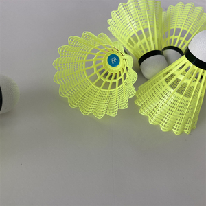 Acquista Online Volani da Badminton <span class=keywords><strong>Mavis</strong></span> 350 di Qualità, Resistenti e Luminosi in Nylon per Allenamento ed Esercizio - Product Image 5