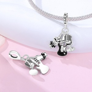 Breloques en argent sterling 925 de haute qualité pour la fabrication de <span class=keywords><strong>bijoux</strong></span> : football, guitare – Vente en gros - Product Image 4
