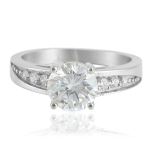 Yunnique Anillo de diamantes de acero inoxidable para mujer con engaste pavé, joyería de compromiso 210115 - Product Image 1