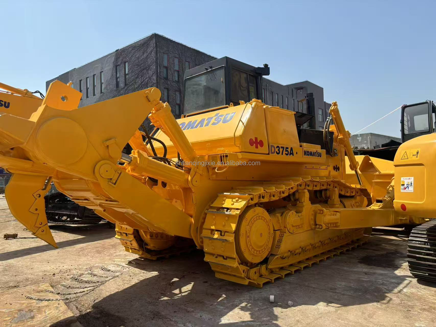 中古コマツD375A-3ブルドーザー最安値日本製トラクタークローラー