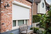 Volet roulant électrique vertical moderne en alliage d'aluminium extérieur avec finition enduite de poudre durable et résistante à la pluie pour entrepôt