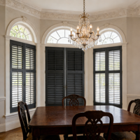 Volets en bois sur mesure pour plantations, OEM ODM, volets ventilés, taille et couleur personnalisées, vente en gros pour la décoration intérieure