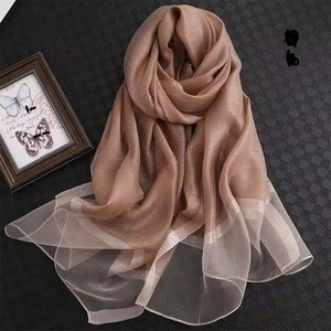 Chales y chales para mujer, Pashmina suave fina de talla <span class=keywords><strong>grande</strong></span>, <span class=keywords><strong>Foulard</strong></span> de <span class=keywords><strong>playa</strong></span>, hiyab Echarpe para mujer, bufanda de seda de verano a la moda para mujer - Product Image 5
