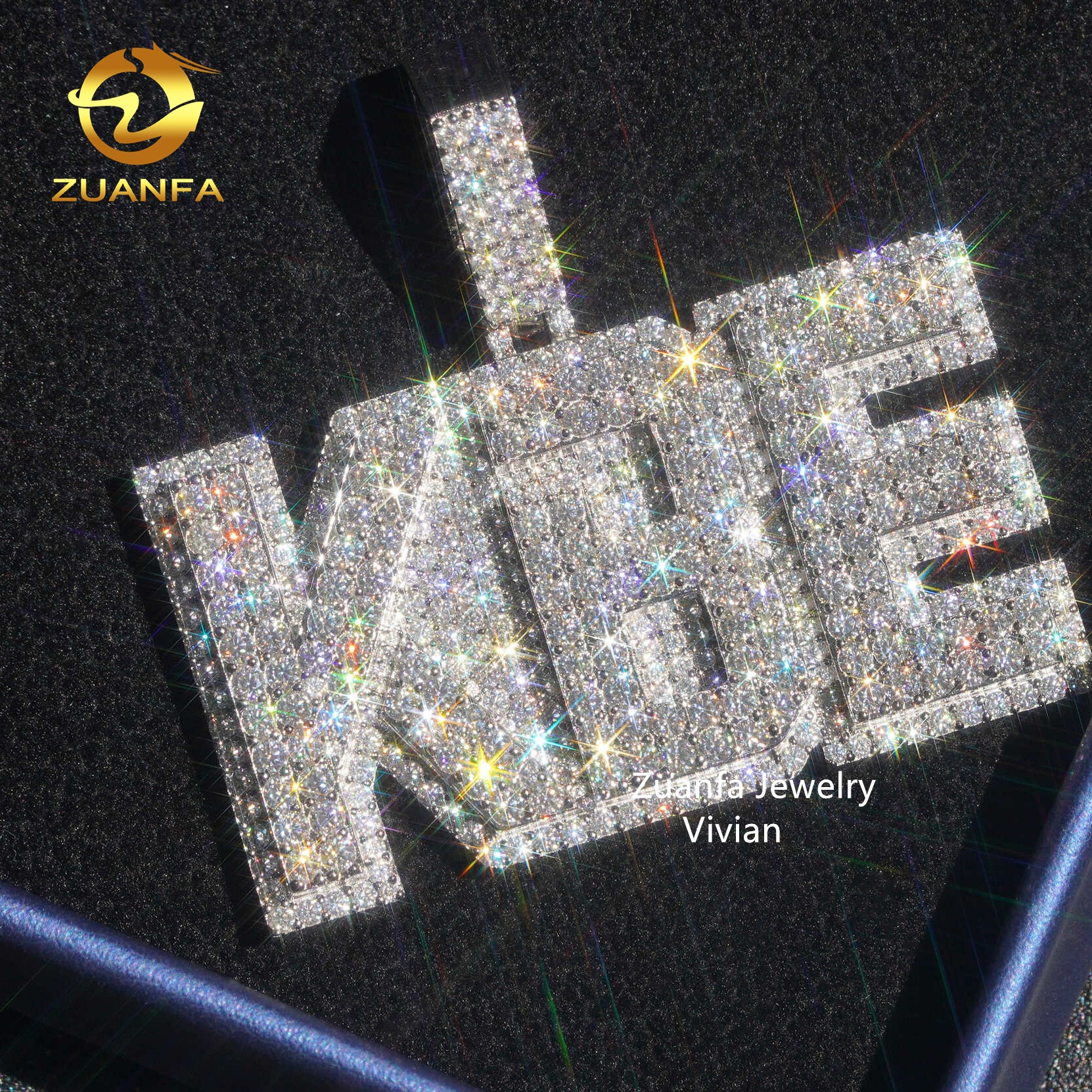 Ciondolo con lettera da 2.5 pollici