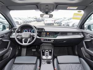 Au Di <span class=keywords><strong>A3</strong></span> Essence 2025 A3L <span class=keywords><strong>Limousine</strong></span> 35 TFSI Flying Joy Edition SUV 4 portes 5 places Voiture familiale à <span class=keywords><strong>prix</strong></span> abordable pour l'Afrique - Product Image 6