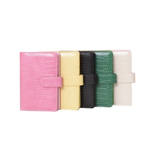 เครื่องวางแผนโน้ตบุ๊คหนัง PU Croco ออกแบบได้ตามต้องการเครื่องผูกระบบงบประมาณแบบซองจดหมายเงินสด A6หรู - Product Image 1