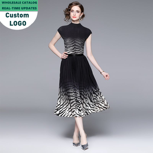 Vêtements de créateur inspirants Contactez-<span class=keywords><strong>moi</strong></span> Ensembles d'été deux pièces jupe et haut pour femme Marque haut de gamme 2025 - Product Image 2