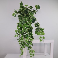 Vente en gros de fausses lianes de lierre variées, feuillage multicolore avec texture naturelle marbrée pour la décoration commerciale