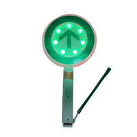 Panneau d'arrêt de circulation à LED clignotant rechargeable en matériau PE avec panneau d'arrêt à LED et flèche 19cm x 37cm