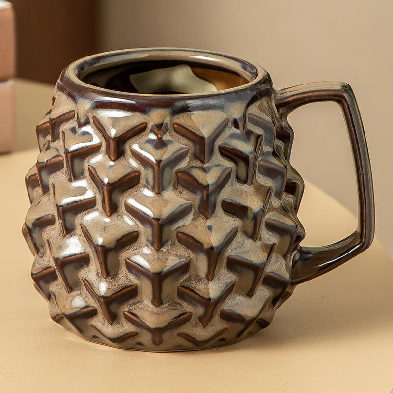 ถ้วยทรงข้าวหลามตัดลายภูเขาและทะเลดินเหลือง